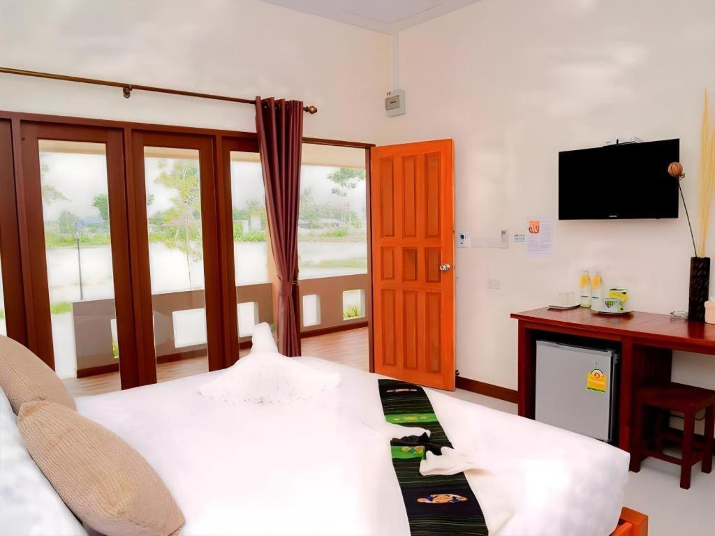 Juntima Boutique Hotel Phetchaburi Extérieur photo