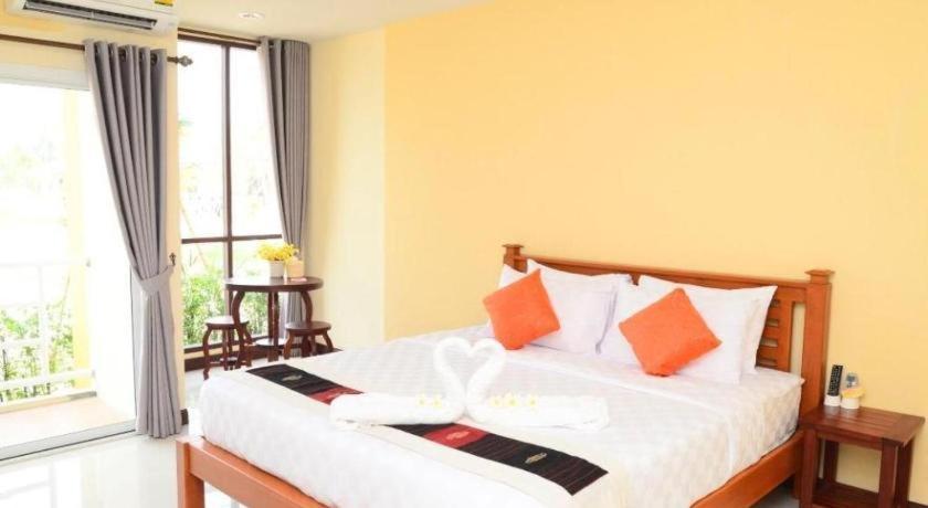 Juntima Boutique Hotel Phetchaburi Extérieur photo