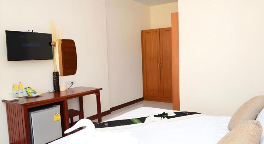 Juntima Boutique Hotel Phetchaburi Extérieur photo