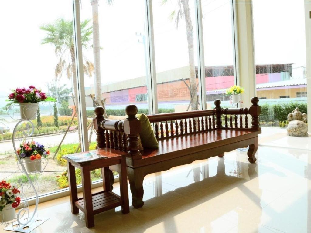 Juntima Boutique Hotel Phetchaburi Extérieur photo