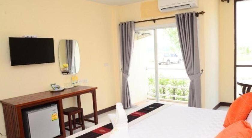 Juntima Boutique Hotel Phetchaburi Extérieur photo