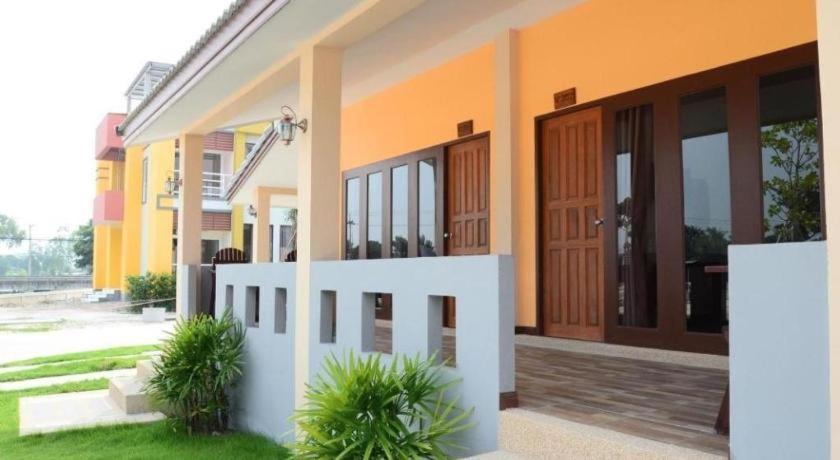 Juntima Boutique Hotel Phetchaburi Extérieur photo