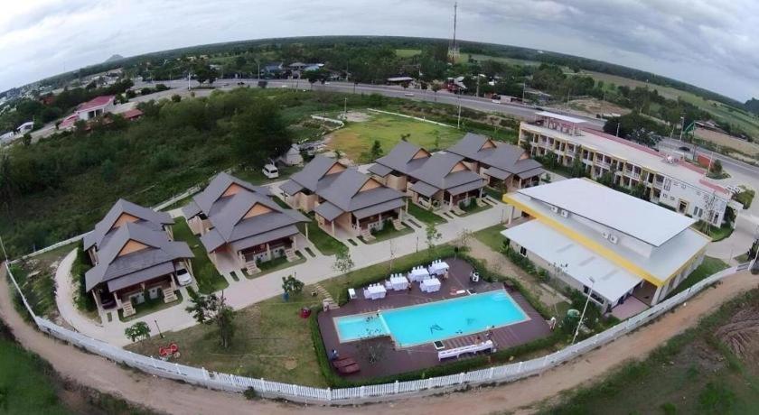 Juntima Boutique Hotel Phetchaburi Extérieur photo